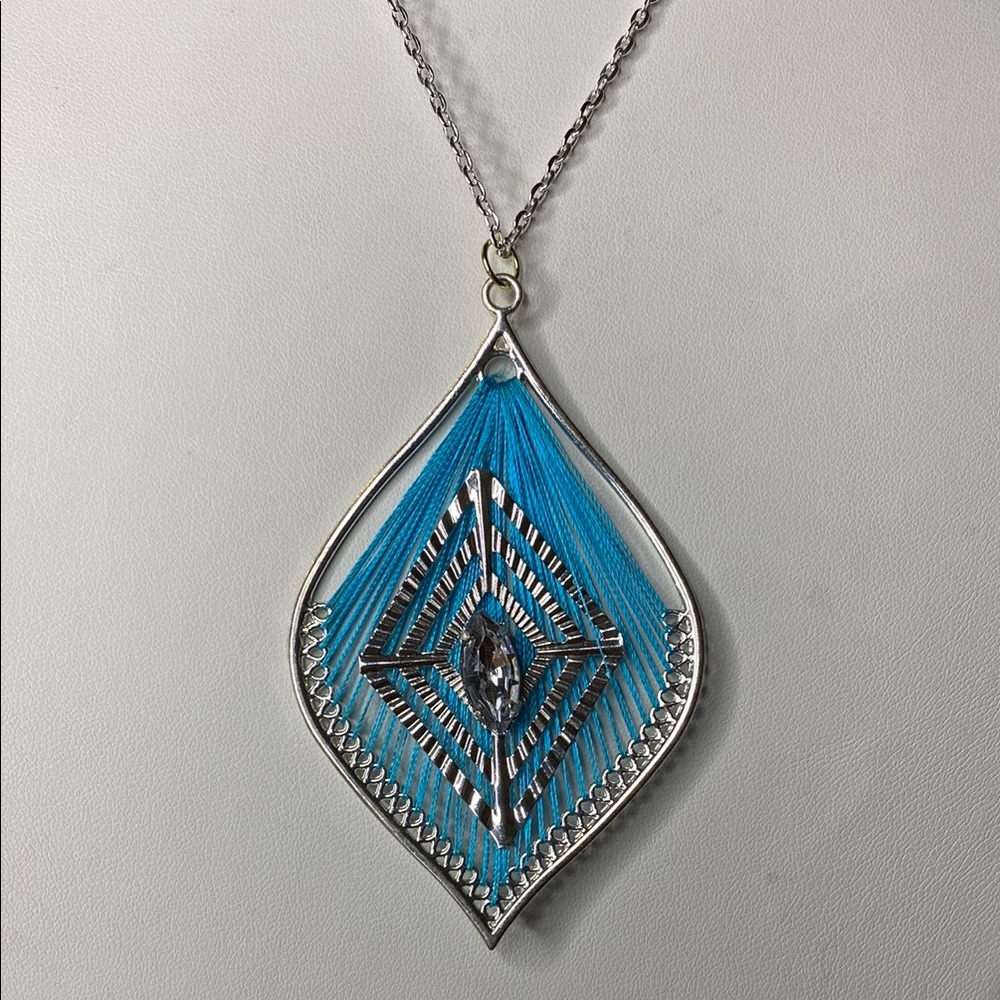 10/$10  Silver tone and Blue Pendant Necklace